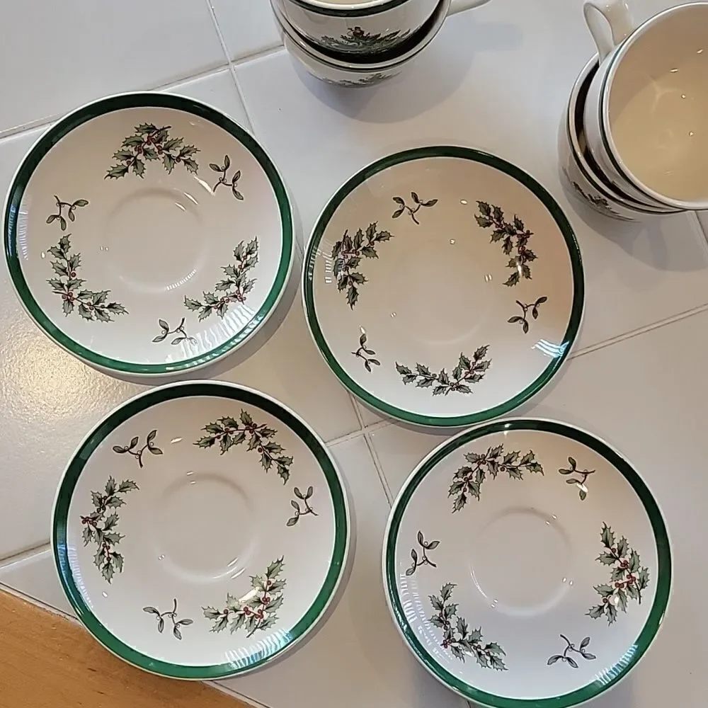 Vintage Spode Christmas tea/saucer 7oz. Set of 4